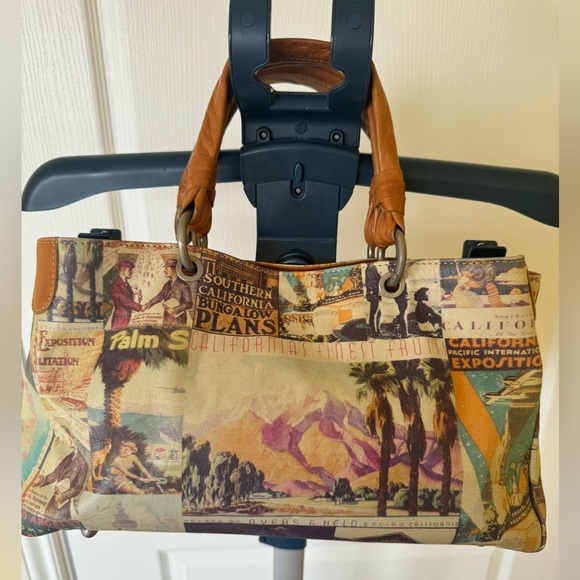 Unique, antique design Italy leather handbag - Picture 2 of 4